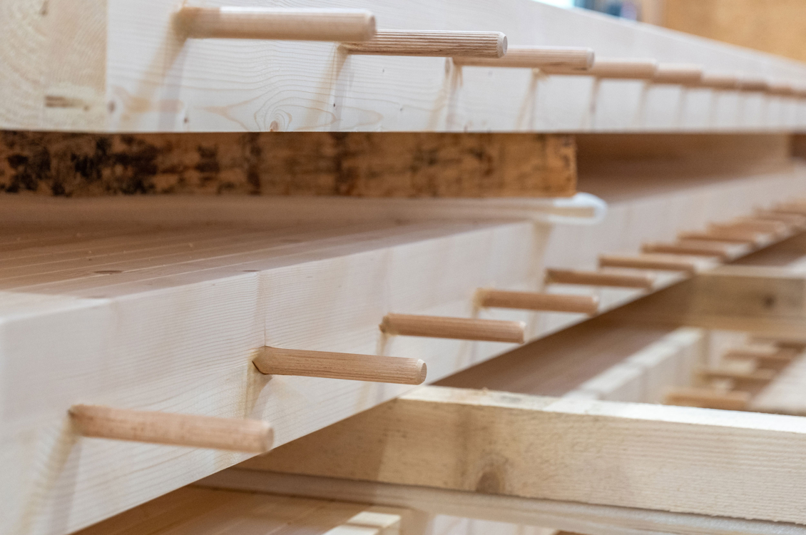 STRATTURA Naturholzdecken, gedübelter Brettstapel